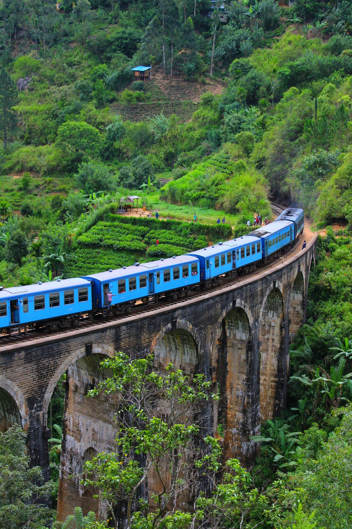Blue train on Nine Arch Bridge, Ella