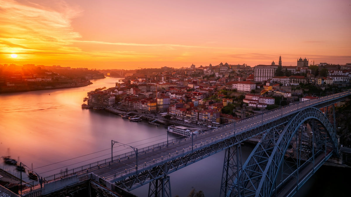 Dom Luis I bridge in Porto at sunset